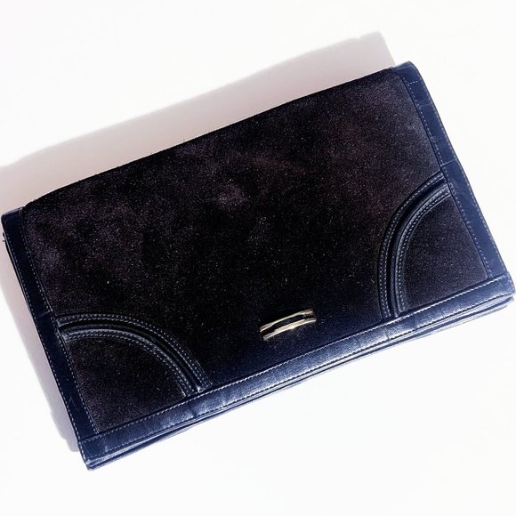 Vintage CURATED BUNDLE OF COSTUME JEWELLERY in Shades of Gold, Cream and Black - Picture 6 of 12